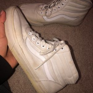 White Vans Sk8-Hi’s